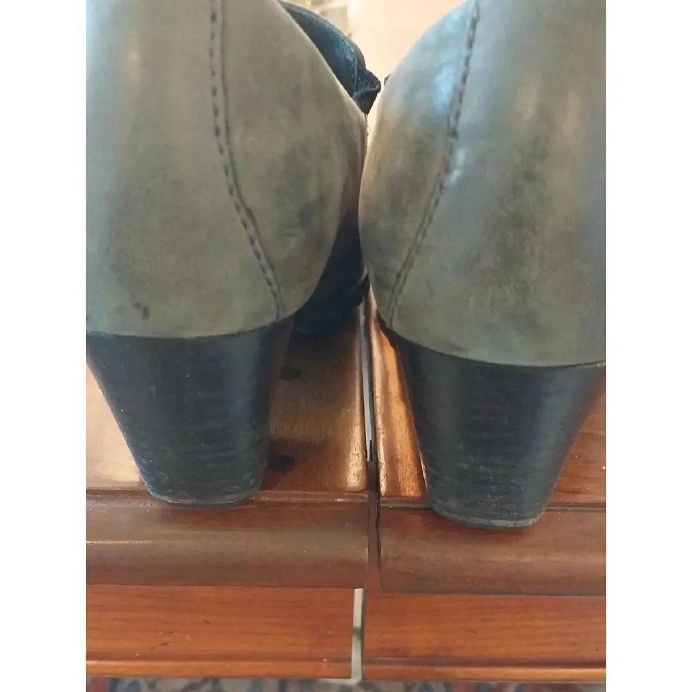 Born Women’s Slip-On Heeled Loafers in Dark Olive Green...Size 7.5